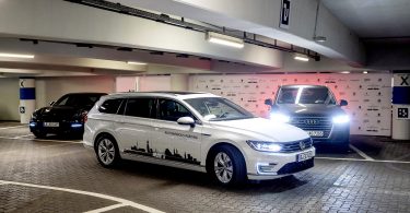 Volkswagen Konzern testet autonomes Parken am Hamburg Airport